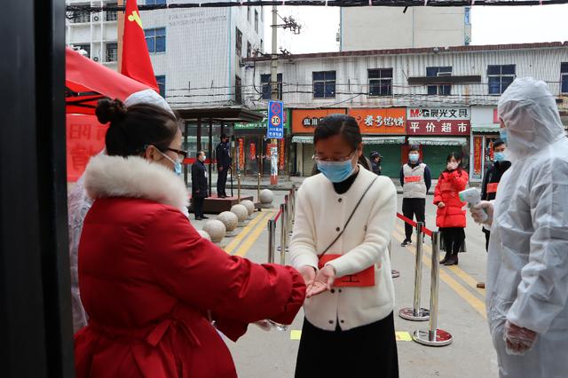 市教育局對南陽一中、南陽五中高三開學(xué)準(zhǔn)備工作開展檢查驗(yàn)收